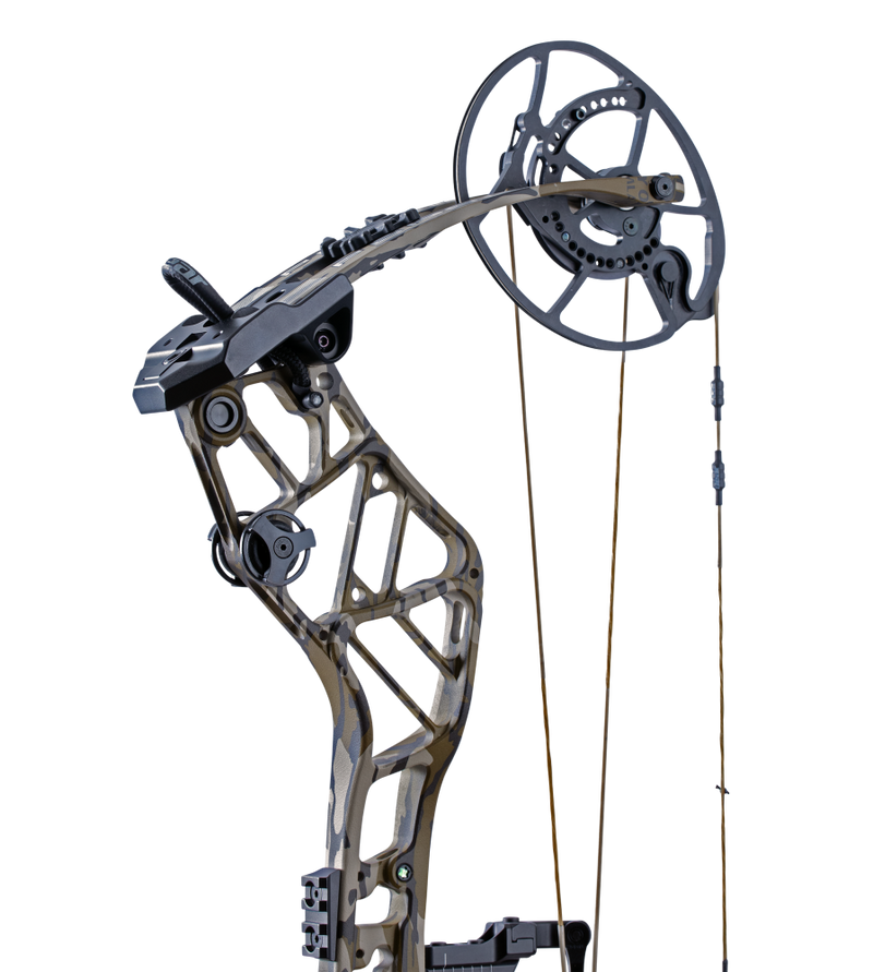 Integrated Mounting System® rest mount, Picatinny sight mount, and an integrated pull-up
rope attachment point make your hunts more efficient._6